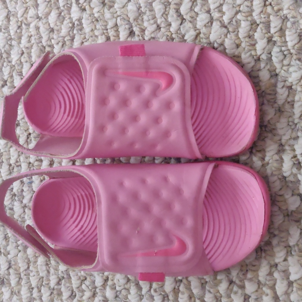 Nike girls pink sandals